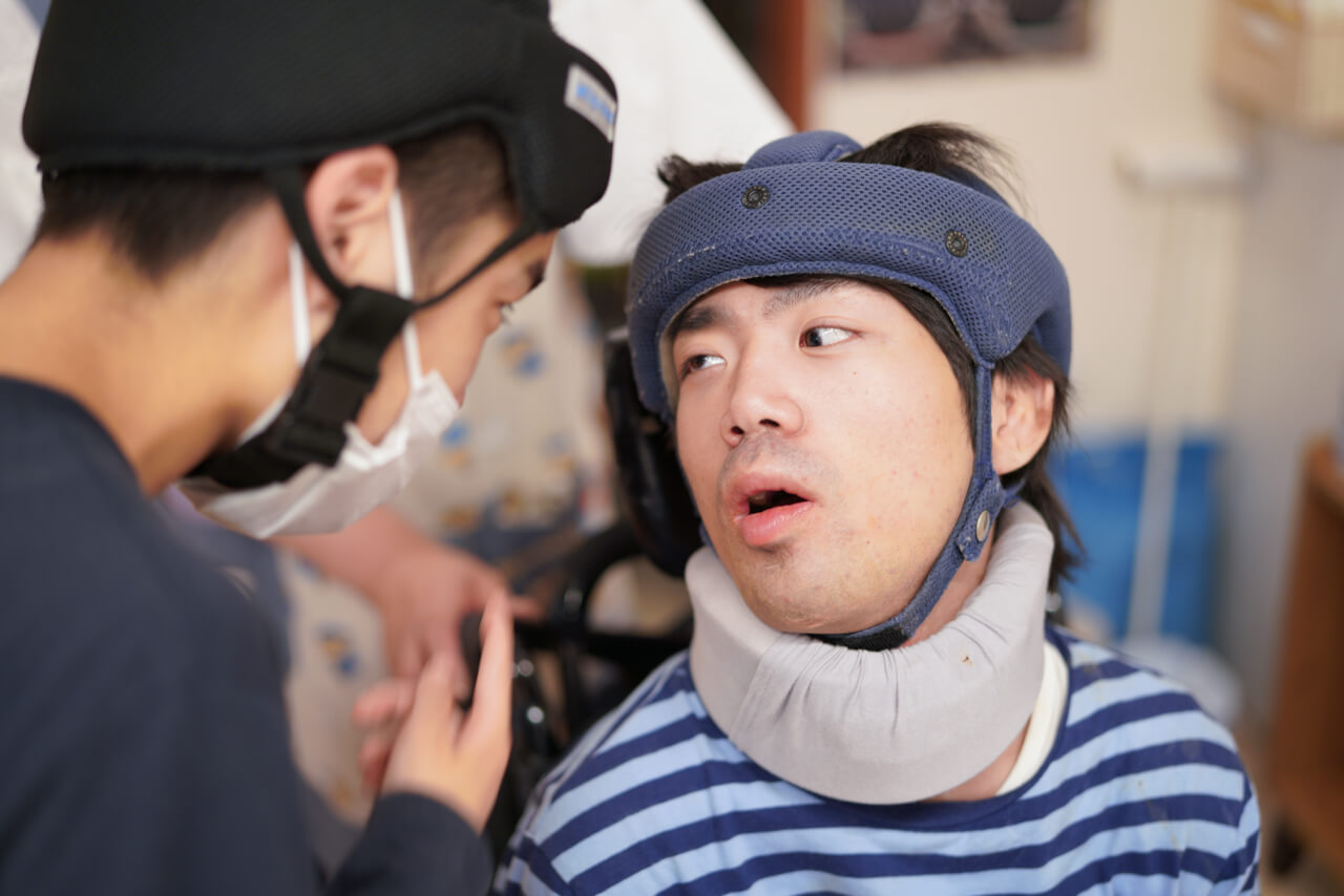 見つめ合う２人の利用者様の様子