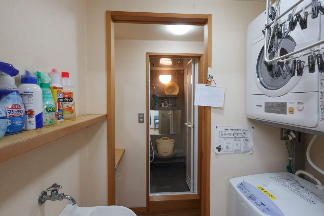 洗濯室、シャワー室の様子